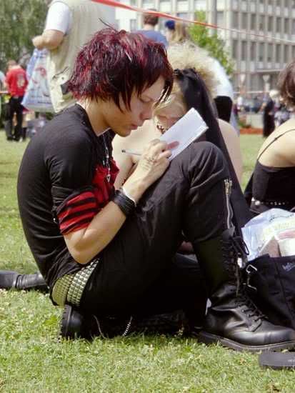 Obrázek “http://i103.photobucket.com/albums/m132/ginapound/Cinema%20Bizarre/Kiro25.jpg” nelze zobrazit, protože obsahuje chyby. Obrázek “http://i103.photobucket.com/albums/m132/ginapound/Cinema%20Bizarre/Kiro25.jpg” nelze zobrazit, protože obsahuje chyby.