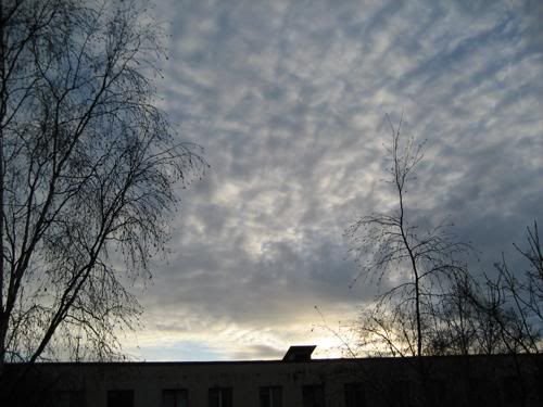 http://i103.photobucket.com/albums/m134/Himmelland/sky_greyclouds.jpg