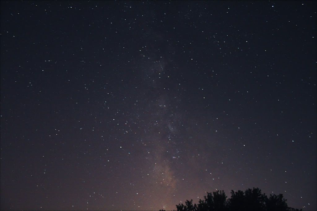 IMAGE: http://i103.photobucket.com/albums/m139/gerbalhunter/Stars%20and%20Nebulas/MilkyWay.jpg