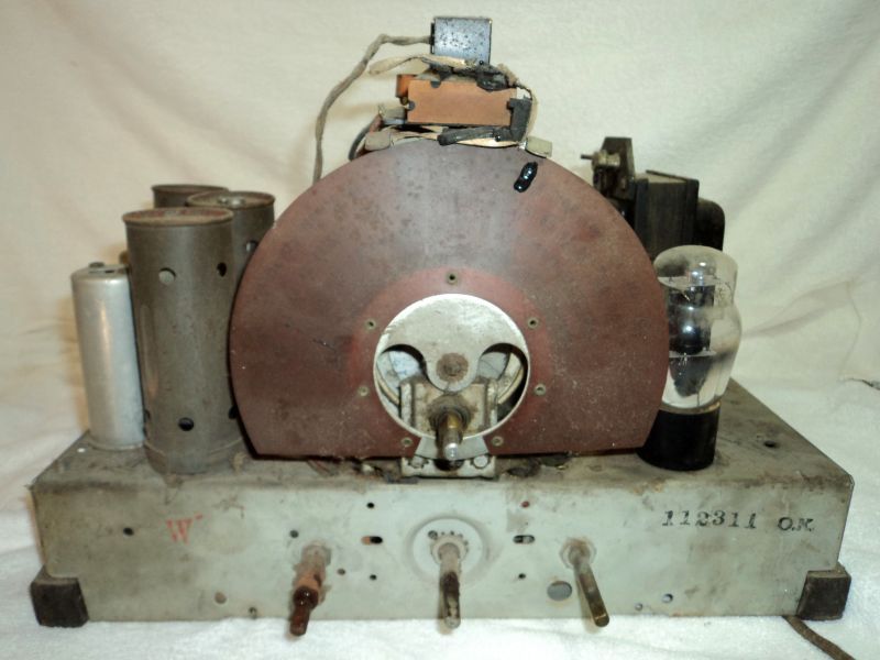 [Image: Philco_144_chassis_front_zps6b523676.jpg]