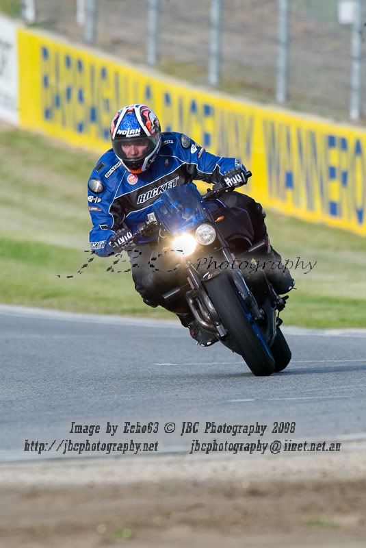 IMAGE: http://i103.photobucket.com/albums/m150/Echo63/310710trackday2copy.jpg