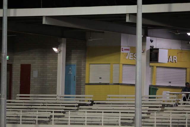 IMAGE: http://i103.photobucket.com/albums/m150/Echo63/BZC17384.jpg