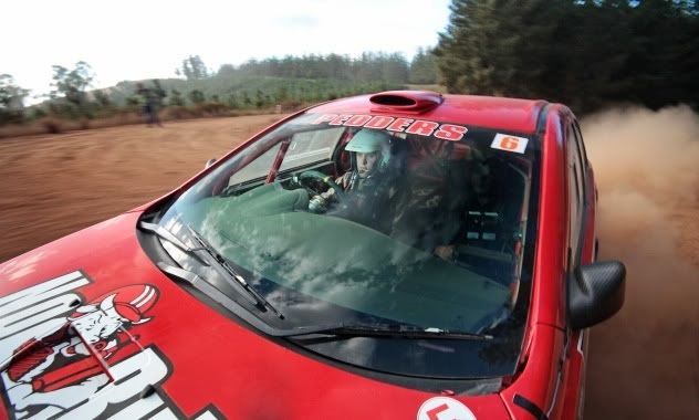 IMAGE: http://i103.photobucket.com/albums/m150/Echo63/Motorsport/98166b22.jpg