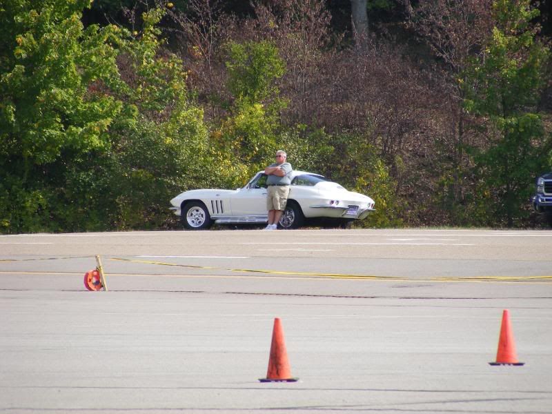 http://i103.photobucket.com/albums/m153/bluemeanietsi/Autocross/misc078.jpg