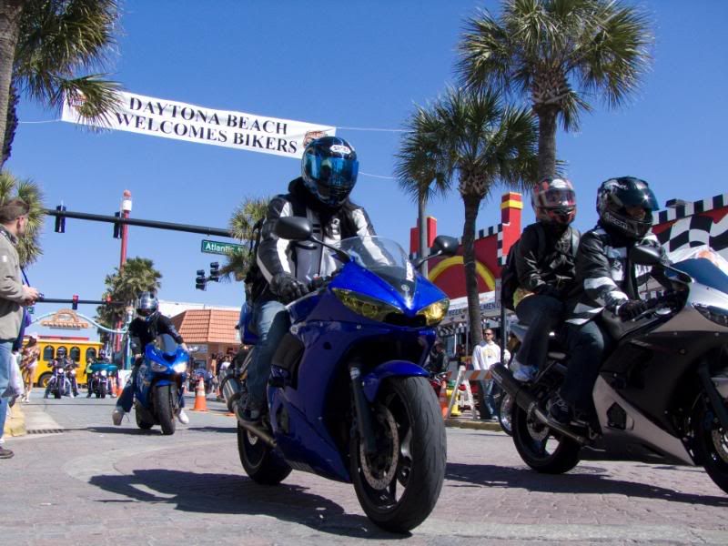 http://i103.photobucket.com/albums/m153/bluemeanietsi/Daytona/DSCF6594.jpg