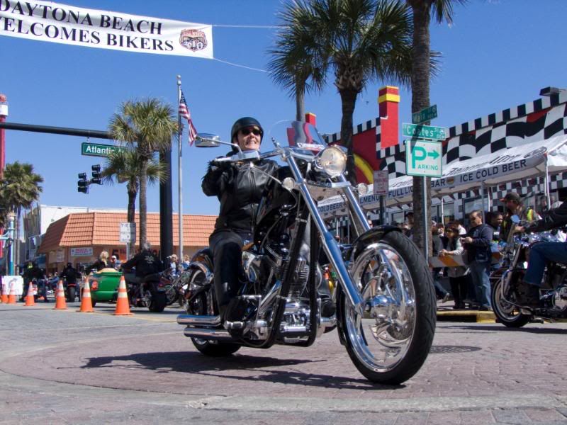 http://i103.photobucket.com/albums/m153/bluemeanietsi/Daytona/DSCF6595.jpg