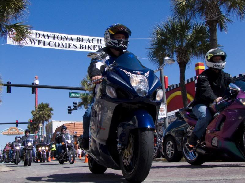 http://i103.photobucket.com/albums/m153/bluemeanietsi/Daytona/DSCF6596.jpg